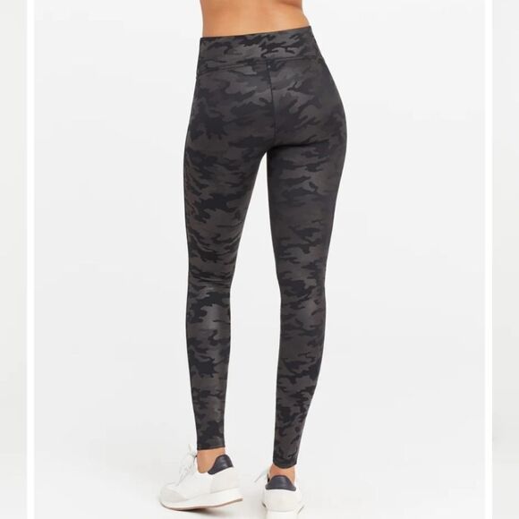 Spanx Faux Leather Camo Leggings Size Medium - Picture 2 of 7